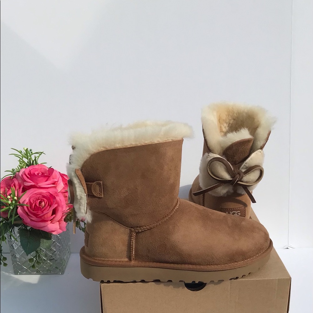 UGG Classic Double Bow Mini Boots - Picture 8 of 8